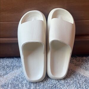 Cream Slide Sandals - Minimal Ribbed Design